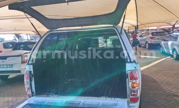 Acheter Occasion Voiture Mazda BT-50 Blanc à Beitbridge, Matabeleland South Acheter Occasion Voiture Mazda BT-50 Blanc à Beitbridge, Matabeleland South