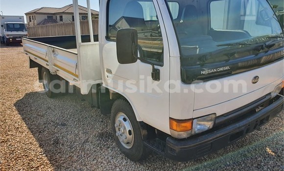 Acheter Occasion Utilitaire Nissan UD Blanc à Harare, Harare Acheter Occasion Utilitaire Nissan UD Blanc à Harare, Harare