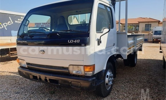Acheter Occasion Utilitaire Nissan UD Blanc à Harare, Harare Acheter Occasion Utilitaire Nissan UD Blanc à Harare, Harare