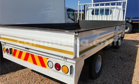 Acheter Occasion Utilitaire Nissan UD Blanc à Harare, Harare Acheter Occasion Utilitaire Nissan UD Blanc à Harare, Harare