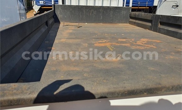 Acheter Occasion Utilitaire Nissan UD Blanc à Harare, Harare Acheter Occasion Utilitaire Nissan UD Blanc à Harare, Harare