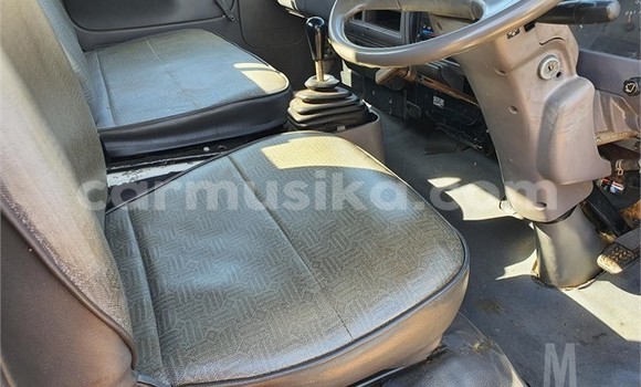 Acheter Occasion Utilitaire Nissan UD Blanc à Harare, Harare Acheter Occasion Utilitaire Nissan UD Blanc à Harare, Harare