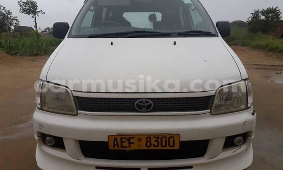 Nunua Ilio tumika Toyota Noah Nyeupe Gari ndani ya Harare nchini Harare