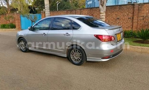 Nunua Ilio tumika Nissan Bluebird Sylphy Fedha Gari ndani ya Harare nchini Harare
