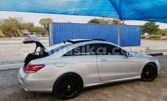 Nunua Ilio tumika Mercedes‒Benz E–Class Fedha Gari ndani ya Harare nchini Harare