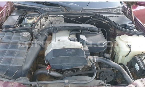 Tenga Tsaru Mercedes‒Benz C–Class Tsvuku Mota in Harare in Harare Tenga Tsaru Mercedes‒Benz C–Class Tsvuku Mota in Harare in Harare