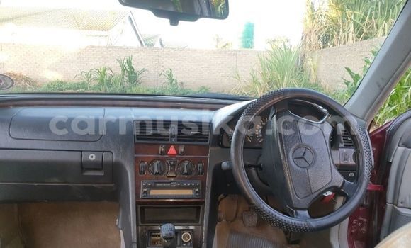 Tenga Tsaru Mercedes‒Benz C–Class Tsvuku Mota in Harare in Harare Tenga Tsaru Mercedes‒Benz C–Class Tsvuku Mota in Harare in Harare