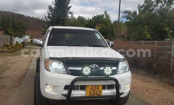 Tenga Tsaru Toyota Hilux Chena Mota in Harare in Harare Tenga Tsaru Toyota Hilux Chena Mota in Harare in Harare