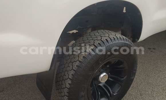 Tenga Tsaru Toyota Hilux Chena Mota in Harare in Harare Tenga Tsaru Toyota Hilux Chena Mota in Harare in Harare