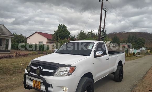 Tenga Tsaru Toyota Hilux Chena Mota in Harare in Harare Tenga Tsaru Toyota Hilux Chena Mota in Harare in Harare