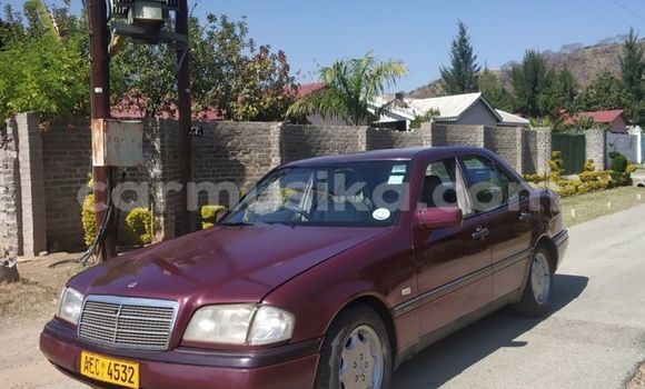 Tenga Tsaru Mercedes‒Benz C–Class Tsvuku Mota in Harare in Harare Tenga Tsaru Mercedes‒Benz C–Class Tsvuku Mota in Harare in Harare