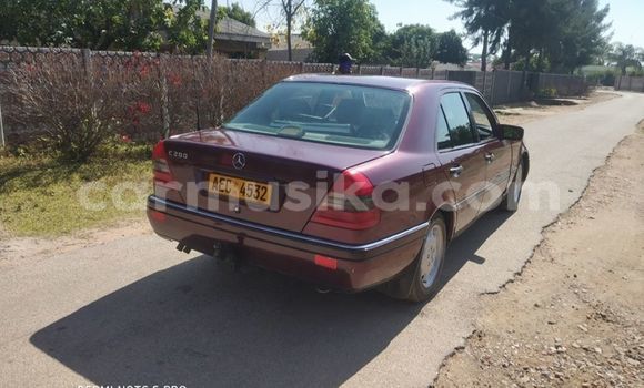 Tenga Tsaru Mercedes‒Benz C–Class Tsvuku Mota in Harare in Harare Tenga Tsaru Mercedes‒Benz C–Class Tsvuku Mota in Harare in Harare