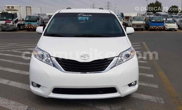 Tenga Imported Toyota Sienna Chena Mota in Import - Dubai in Harare Tenga Imported Toyota Sienna Chena Mota in Import - Dubai in Harare