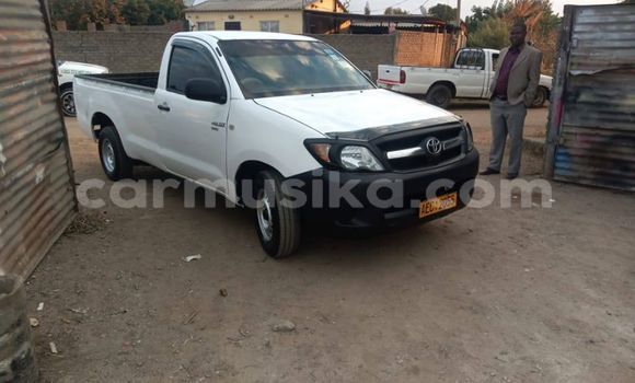 Tenga Tsaru Toyota Hilux Chena Mota in Harare in Harare Tenga Tsaru Toyota Hilux Chena Mota in Harare in Harare