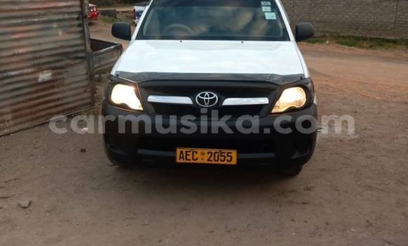 Tenga Tsaru Toyota Hilux Chena Mota in Harare in Harare Tenga Tsaru Toyota Hilux Chena Mota in Harare in Harare