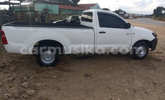 Tenga Tsaru Toyota Hilux Chena Mota in Harare in Harare Tenga Tsaru Toyota Hilux Chena Mota in Harare in Harare
