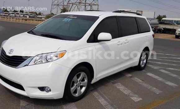 Tenga Imported Toyota Sienna Chena Mota in Import - Dubai in Harare Tenga Imported Toyota Sienna Chena Mota in Import - Dubai in Harare