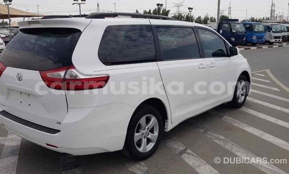 Tenga Imported Toyota Sienna Chena Mota in Import - Dubai in Harare Tenga Imported Toyota Sienna Chena Mota in Import - Dubai in Harare