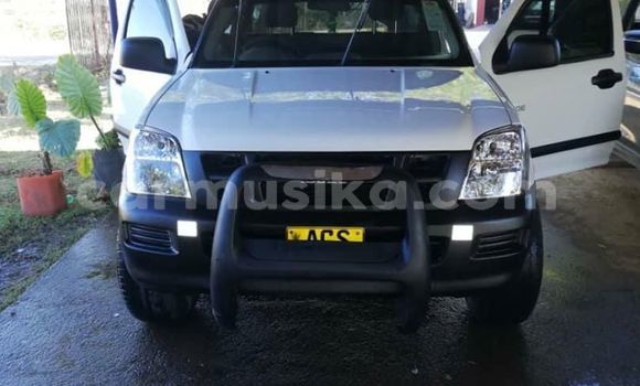 Tenga Tsaru Isuzu KB Chena Mota in Harare in Harare