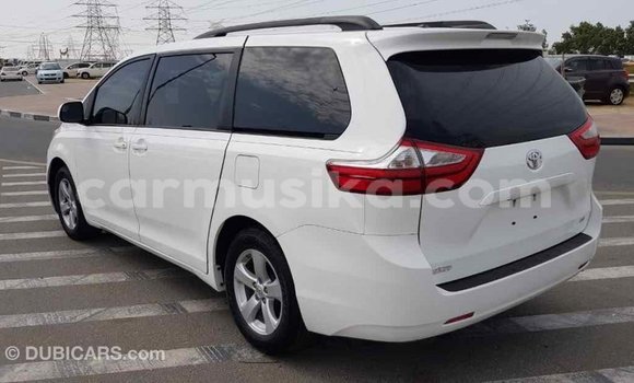 Tenga Imported Toyota Sienna Chena Mota in Import - Dubai in Harare Tenga Imported Toyota Sienna Chena Mota in Import - Dubai in Harare