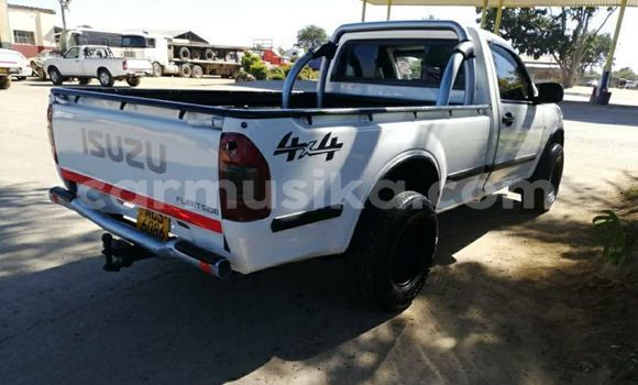 Tenga Tsaru Isuzu KB Chena Mota in Harare in Harare Tenga Tsaru Isuzu KB Chena Mota in Harare in Harare