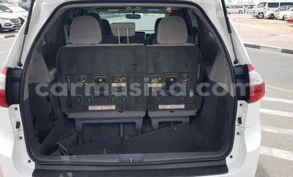 Tenga Imported Toyota Sienna Chena Mota in Import - Dubai in Harare Tenga Imported Toyota Sienna Chena Mota in Import - Dubai in Harare
