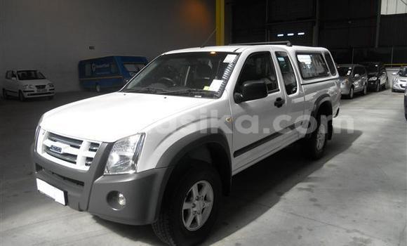 Tenga Tsaru Isuzu KB Chena Mota in Beitbridge in Matabeleland South Tenga Tsaru Isuzu KB Chena Mota in Beitbridge in Matabeleland South