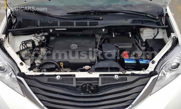Tenga Imported Toyota Sienna Chena Mota in Import - Dubai in Harare Tenga Imported Toyota Sienna Chena Mota in Import - Dubai in Harare