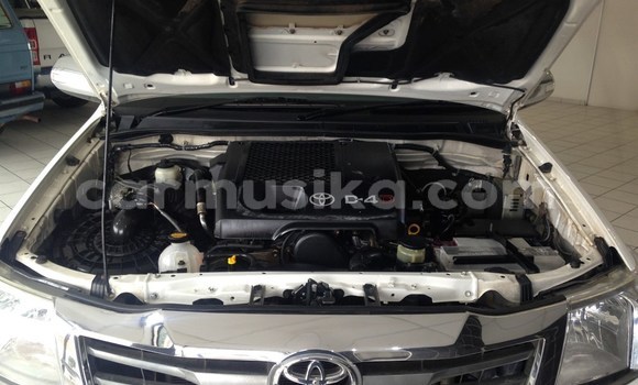 Tenga Tsaru Toyota Hilux Chena Mota in Beitbridge in Matabeleland South Tenga Tsaru Toyota Hilux Chena Mota in Beitbridge in Matabeleland South