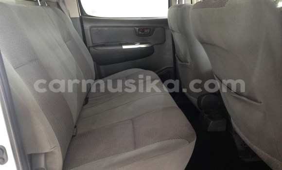 Tenga Tsaru Toyota Hilux Chena Mota in Beitbridge in Matabeleland South Tenga Tsaru Toyota Hilux Chena Mota in Beitbridge in Matabeleland South