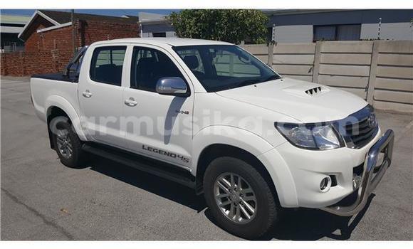Buy Used Toyota Hilux White Car in Beitbridge in Matabeleland South
