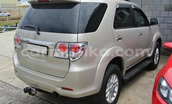Tenga Tsaru Toyota Fortuner Zvimwe Mota in Beitbridge in Matabeleland South Tenga Tsaru Toyota Fortuner Zvimwe Mota in Beitbridge in Matabeleland South