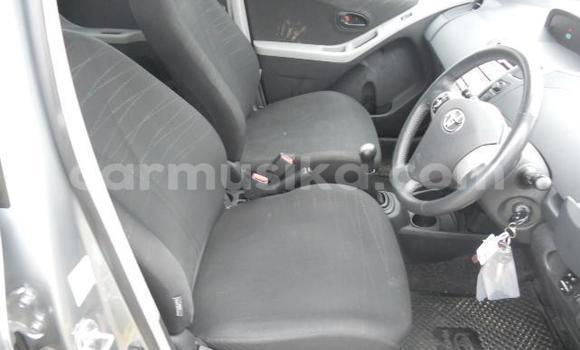 Nunua Ilio tumika Toyota Yaris Fedha Gari ndani ya Beitbridge nchini Matabeleland Kusini Nunua Ilio tumika Toyota Yaris Fedha Gari ndani ya Beitbridge nchini Matabeleland Kusini