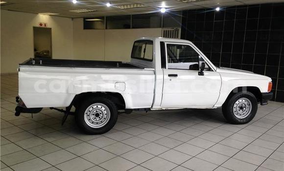 Tenga Tsaru Toyota Hilux Chena Mota in Beitbridge in Matabeleland South