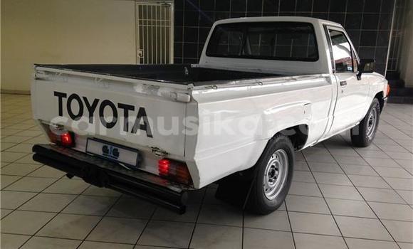 Nunua Ilio tumika Toyota Hilux Nyeupe Gari ndani ya Beitbridge nchini Matabeleland Kusini Nunua Ilio tumika Toyota Hilux Nyeupe Gari ndani ya Beitbridge nchini Matabeleland Kusini