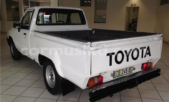 Nunua Ilio tumika Toyota Hilux Nyeupe Gari ndani ya Beitbridge nchini Matabeleland Kusini Nunua Ilio tumika Toyota Hilux Nyeupe Gari ndani ya Beitbridge nchini Matabeleland Kusini