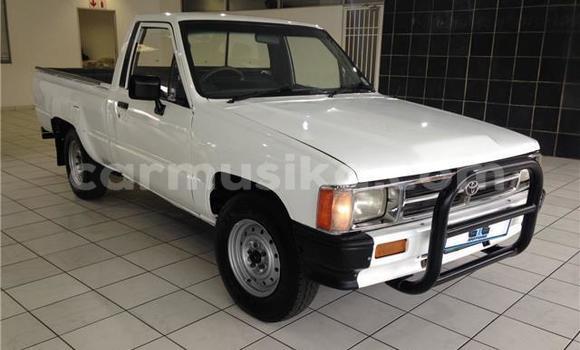 Nunua Ilio tumika Toyota Hilux Nyeupe Gari ndani ya Beitbridge nchini Matabeleland Kusini Nunua Ilio tumika Toyota Hilux Nyeupe Gari ndani ya Beitbridge nchini Matabeleland Kusini