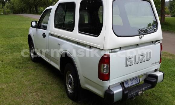 Nunua Ilio tumika Isuzu KB Nyeupe Gari ndani ya Beitbridge nchini Matabeleland Kusini Nunua Ilio tumika Isuzu KB Nyeupe Gari ndani ya Beitbridge nchini Matabeleland Kusini