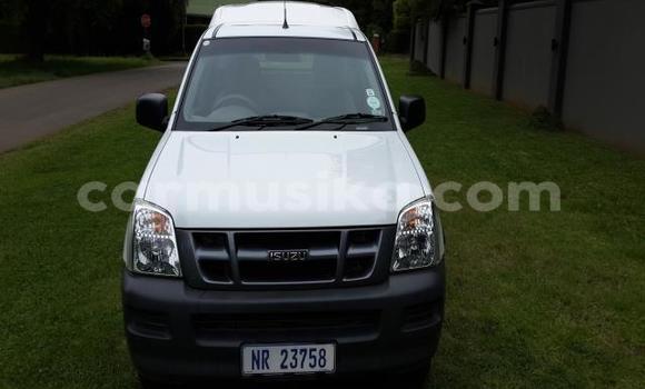 Nunua Ilio tumika Isuzu KB Nyeupe Gari ndani ya Beitbridge nchini Matabeleland Kusini Nunua Ilio tumika Isuzu KB Nyeupe Gari ndani ya Beitbridge nchini Matabeleland Kusini