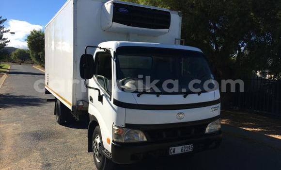 Buy Used Toyota Dyna White Car in Beitbridge in Matabeleland South