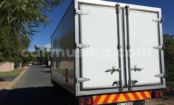 Nunua Ilio tumika Toyota Dyna Nyeupe Gari ndani ya Beitbridge nchini Matabeleland Kusini Nunua Ilio tumika Toyota Dyna Nyeupe Gari ndani ya Beitbridge nchini Matabeleland Kusini