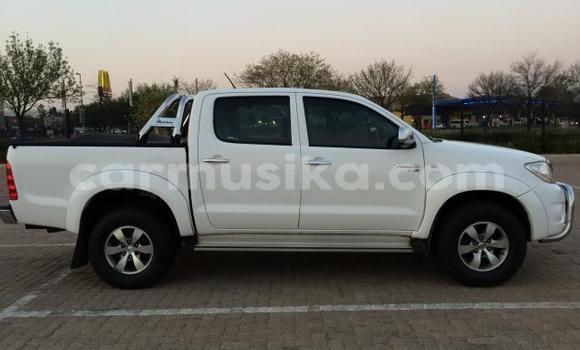 Nunua Ilio tumika Toyota Hilux Nyeupe Gari ndani ya Beitbridge nchini Matabeleland Kusini