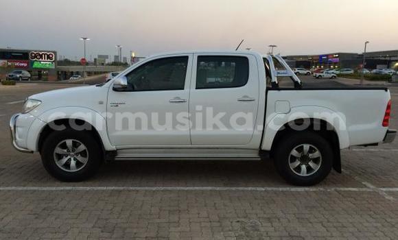 Nunua Ilio tumika Toyota Hilux Nyeupe Gari ndani ya Beitbridge nchini Matabeleland Kusini Nunua Ilio tumika Toyota Hilux Nyeupe Gari ndani ya Beitbridge nchini Matabeleland Kusini