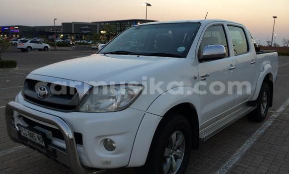 Nunua Ilio tumika Toyota Hilux Nyeupe Gari ndani ya Beitbridge nchini Matabeleland Kusini Nunua Ilio tumika Toyota Hilux Nyeupe Gari ndani ya Beitbridge nchini Matabeleland Kusini