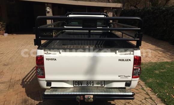 Nunua Ilio tumika Toyota Hilux Nyeupe Gari ndani ya Beitbridge nchini Matabeleland Kusini Nunua Ilio tumika Toyota Hilux Nyeupe Gari ndani ya Beitbridge nchini Matabeleland Kusini