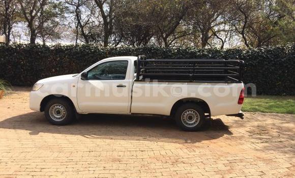 Nunua Ilio tumika Toyota Hilux Nyeupe Gari ndani ya Beitbridge nchini Matabeleland Kusini Nunua Ilio tumika Toyota Hilux Nyeupe Gari ndani ya Beitbridge nchini Matabeleland Kusini