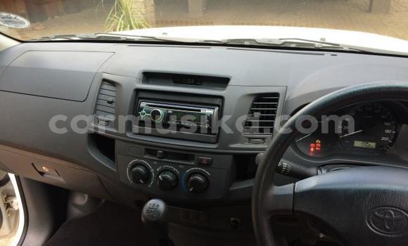 Nunua Ilio tumika Toyota Hilux Nyeupe Gari ndani ya Beitbridge nchini Matabeleland Kusini Nunua Ilio tumika Toyota Hilux Nyeupe Gari ndani ya Beitbridge nchini Matabeleland Kusini