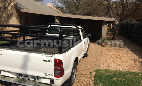 Nunua Ilio tumika Toyota Hilux Nyeupe Gari ndani ya Beitbridge nchini Matabeleland Kusini Nunua Ilio tumika Toyota Hilux Nyeupe Gari ndani ya Beitbridge nchini Matabeleland Kusini