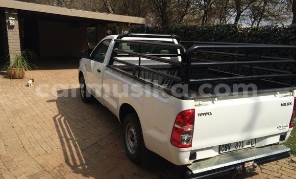 Nunua Ilio tumika Toyota Hilux Nyeupe Gari ndani ya Beitbridge nchini Matabeleland Kusini Nunua Ilio tumika Toyota Hilux Nyeupe Gari ndani ya Beitbridge nchini Matabeleland Kusini