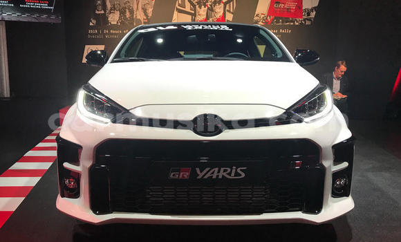 Buy Used Toyota Yaris White Car in Victoria Falls in Matabeleland North